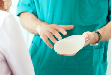 Existe idade certa para fazer cirurgias plásticas? Descubra